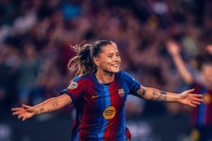 保持缄默！世体：女足国家德比0-7惨败，皇马将帅再次未接受采访